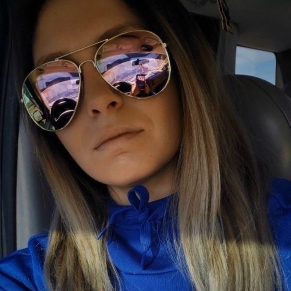 Aviator shaped sunglasses
